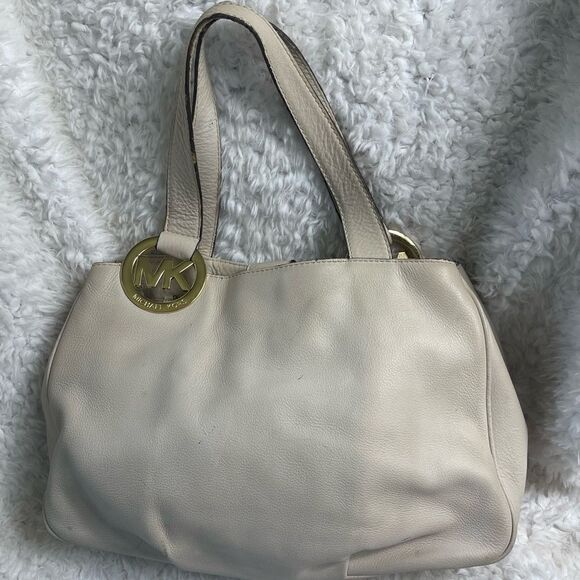 Michael Kors leather Beige large shoulder bag accentuate with the gold t… - Picture 7 of 16
